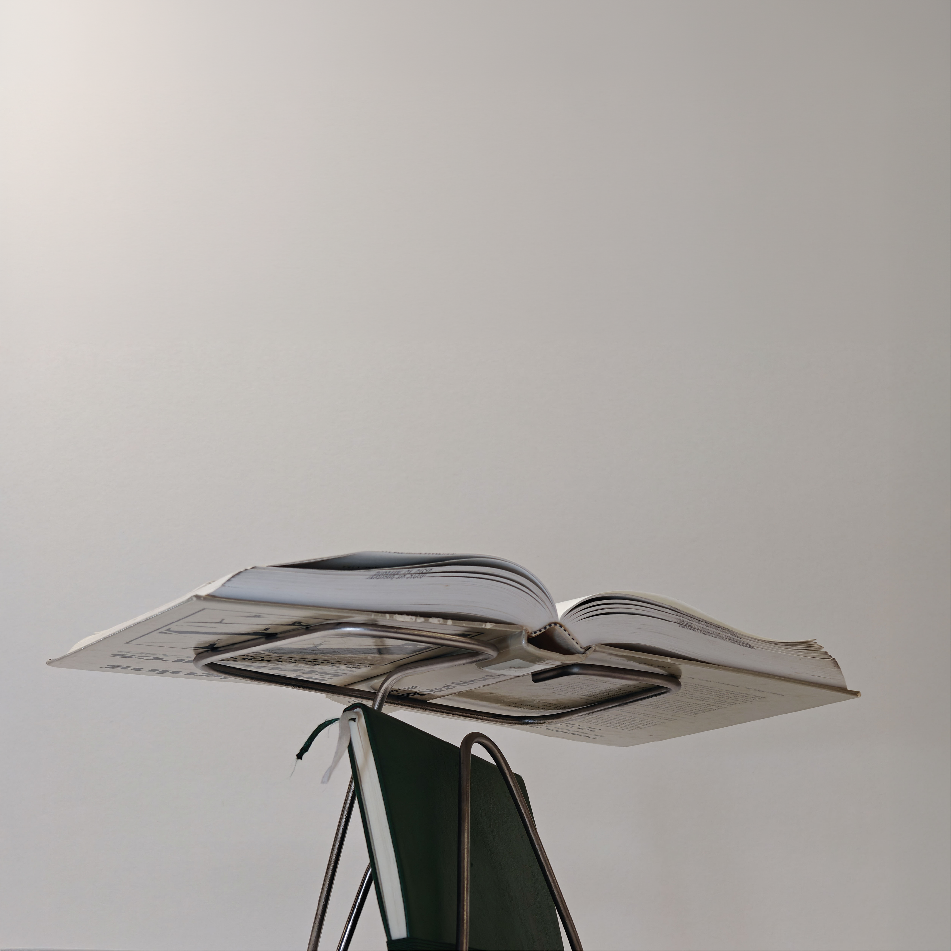 Close-up: bookstand crown supporting open book